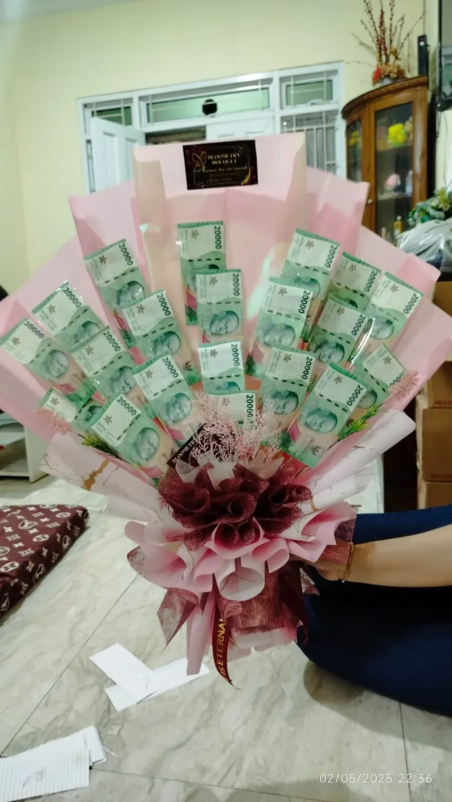 Xtra Large With Filler Foliage - Money